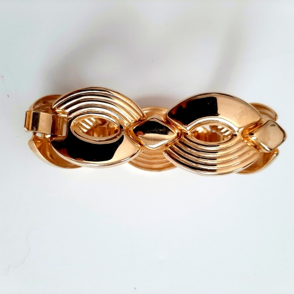 Gold Bracelet - Picture 2 of 4